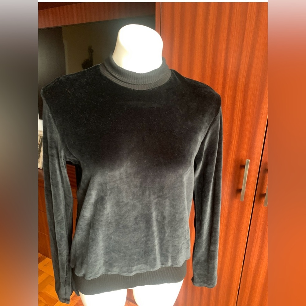 CALE stylish BlackVelour/velvet SweaterMade in Canada.Flashing changed the color